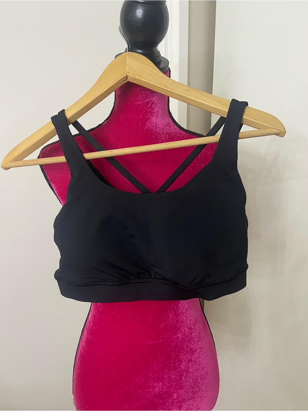 Lululemon black sports bra 8